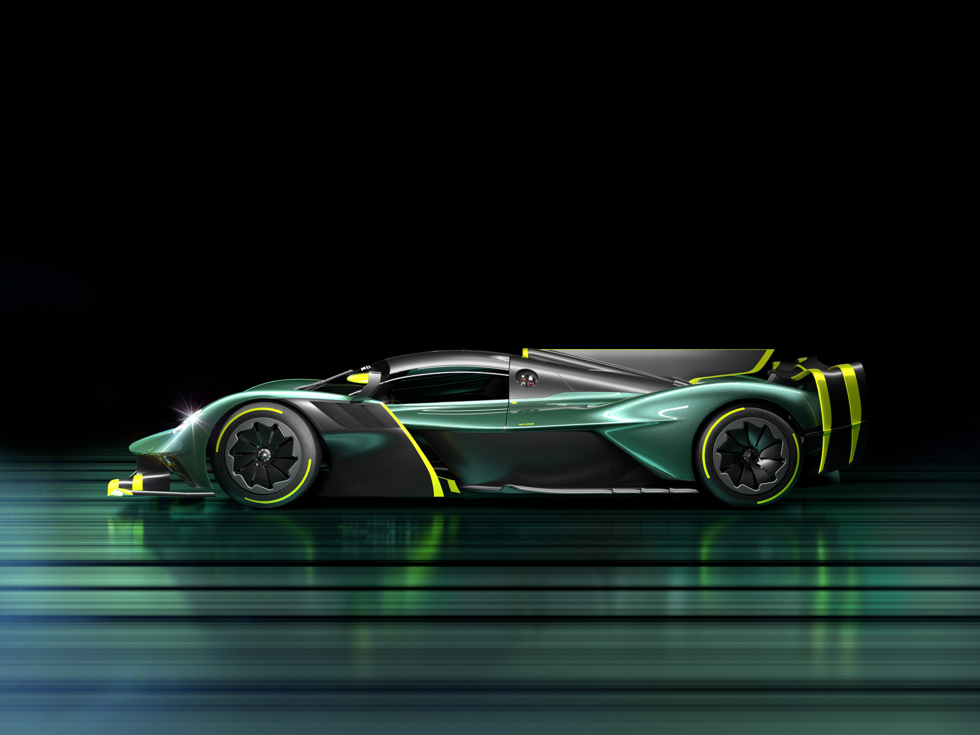 20210628061544_Aston_martin_valkyrie_amr_pro_official_reveal_side