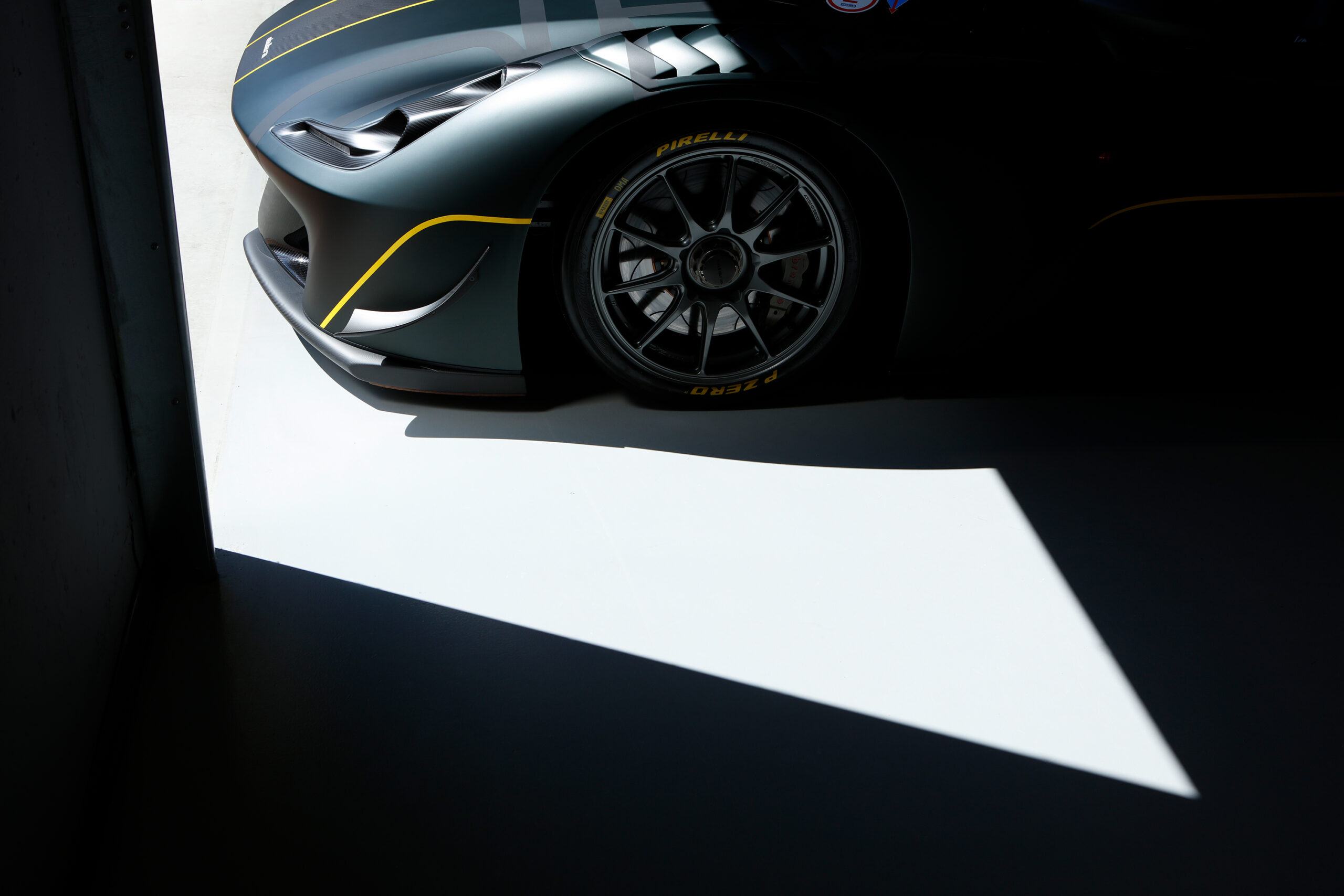 S_DALLARA_EXP_SHADOWS_08